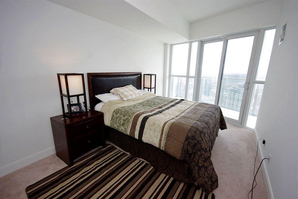 Downtown Mississauga Executive Suites Sq1 Exterior foto